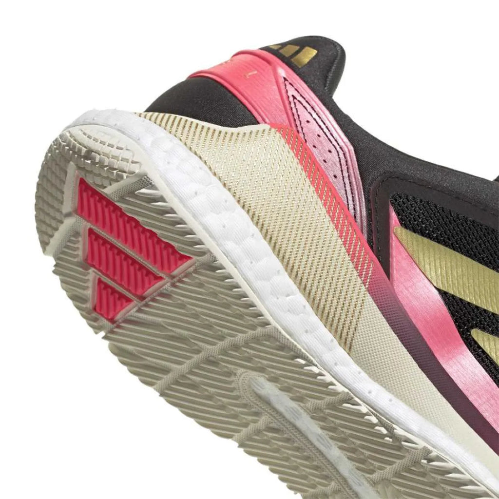 Chaussures padel Adidas Crazyquick Boost Padel noir doré rose — vue en perspective