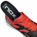 Chaussures padel Nox AT10 Pro noir rouge — vue en perspective