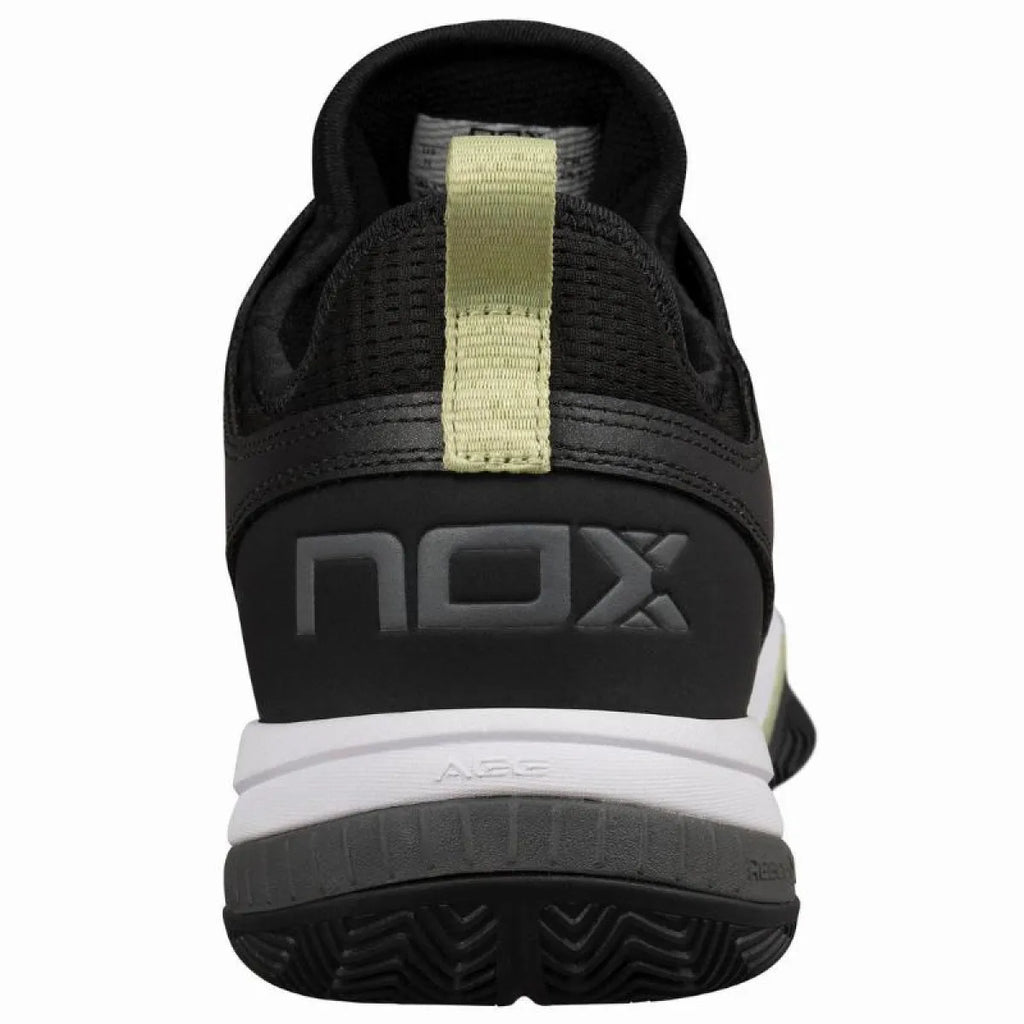 Chaussures padel Nox Nerbo noir Lima — vue angle