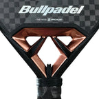 Raquette padel Bullpadel Juan Tello Vertex 04 2025 — vue angle