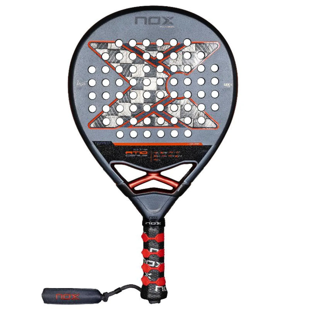Raquette padel Nox Agustin Tapia AT10 Genius 18K Alum 2025 — vue en perspective