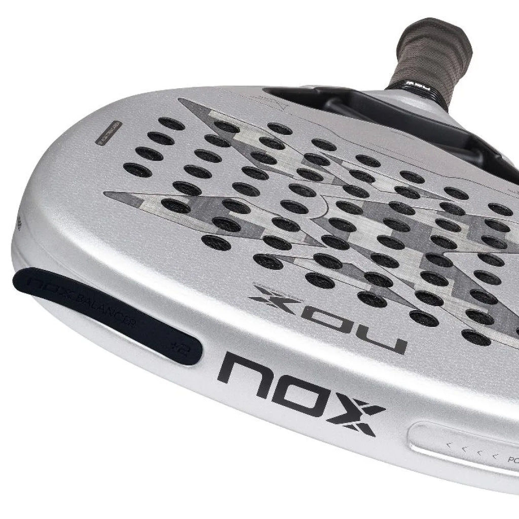 Raquette padel Nox Agustin Tapia AT10 Genius Attack 12K Alum Xtreme 2027 — vue en perspective