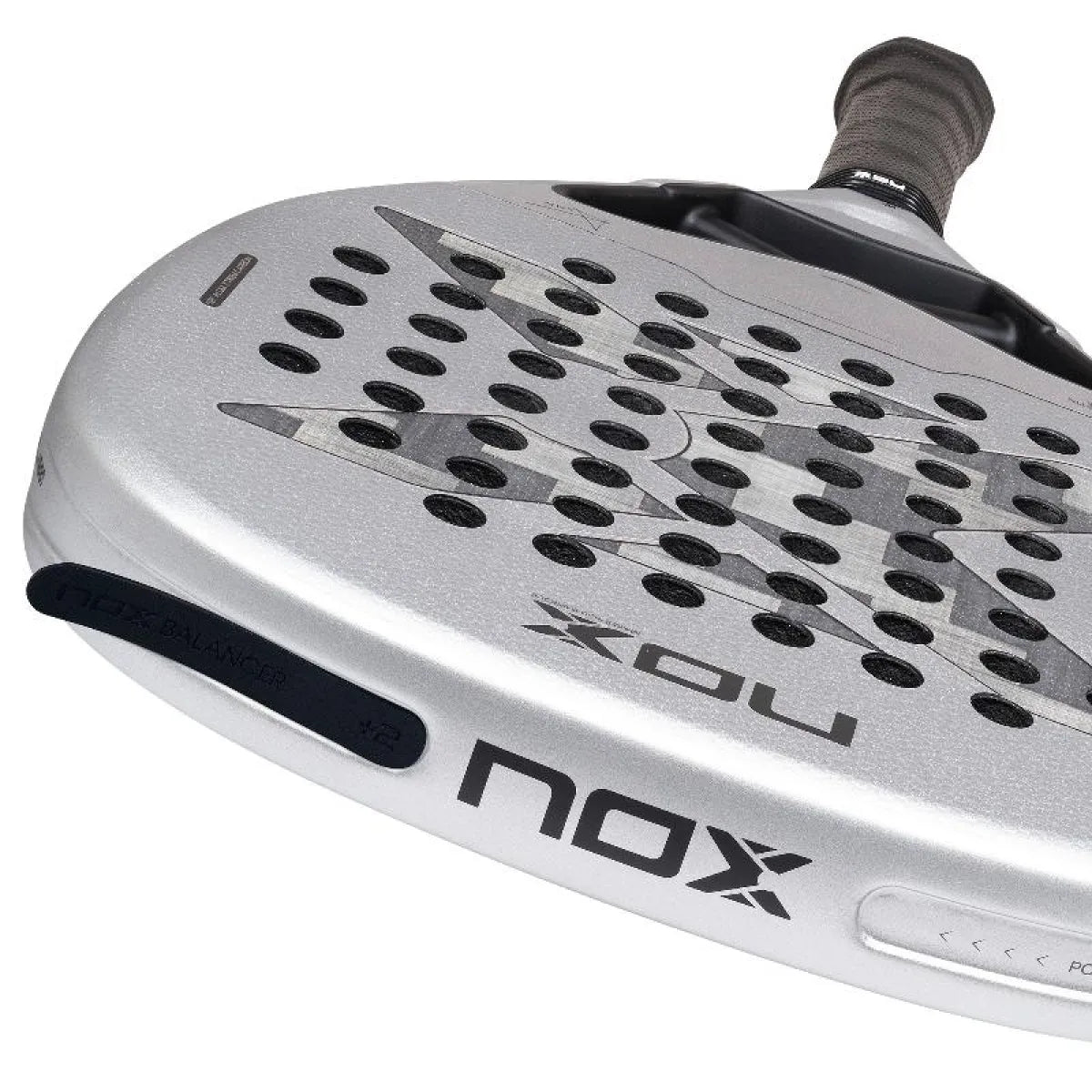 Raquette padel Nox Agustin Tapia AT10 Genius Attack 12K Alum Xtreme 2027 — vue en perspective