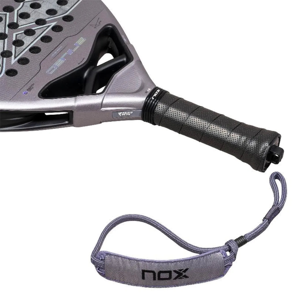 Raquette padel Nox Agustin Tapia AT10 Genius Attack 18K Alum 2027 — vue en perspective