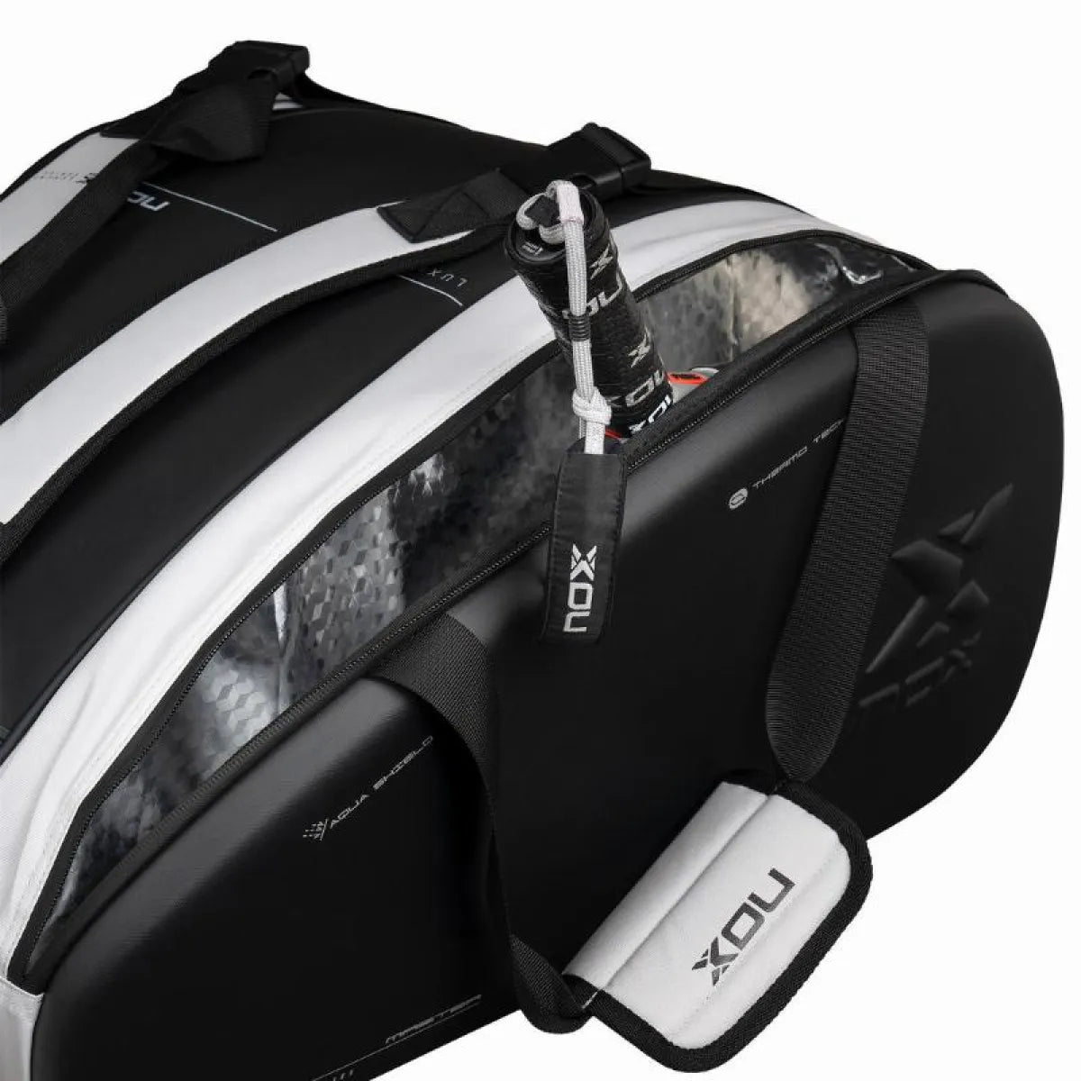Sac de padel Nox AT10 Luxury Master Series noir blanc — vue de dos