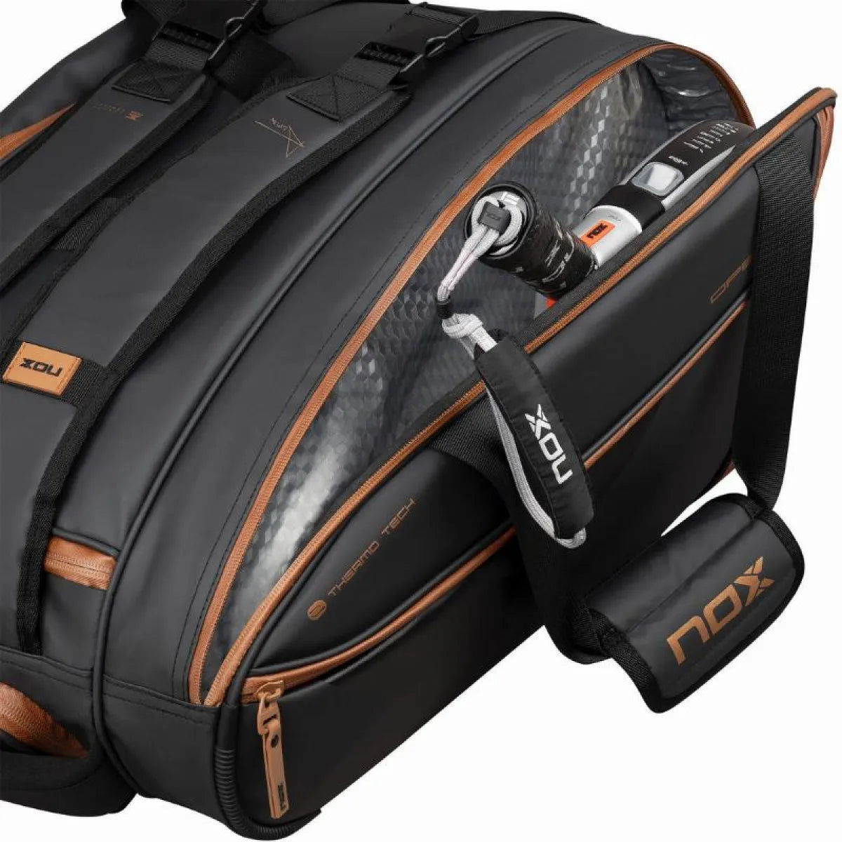 Sac de padel Nox AT10 Luxury Open Series noir marron — vue en perspective